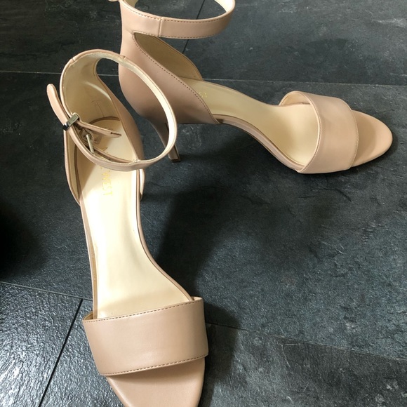 Nine West nude pump sandals - Picture 5 of 5
